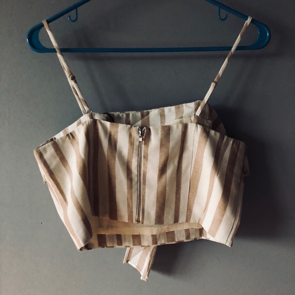 Chriselle x J.O.A. Tie Front Crop Top - Picture 5 of 6